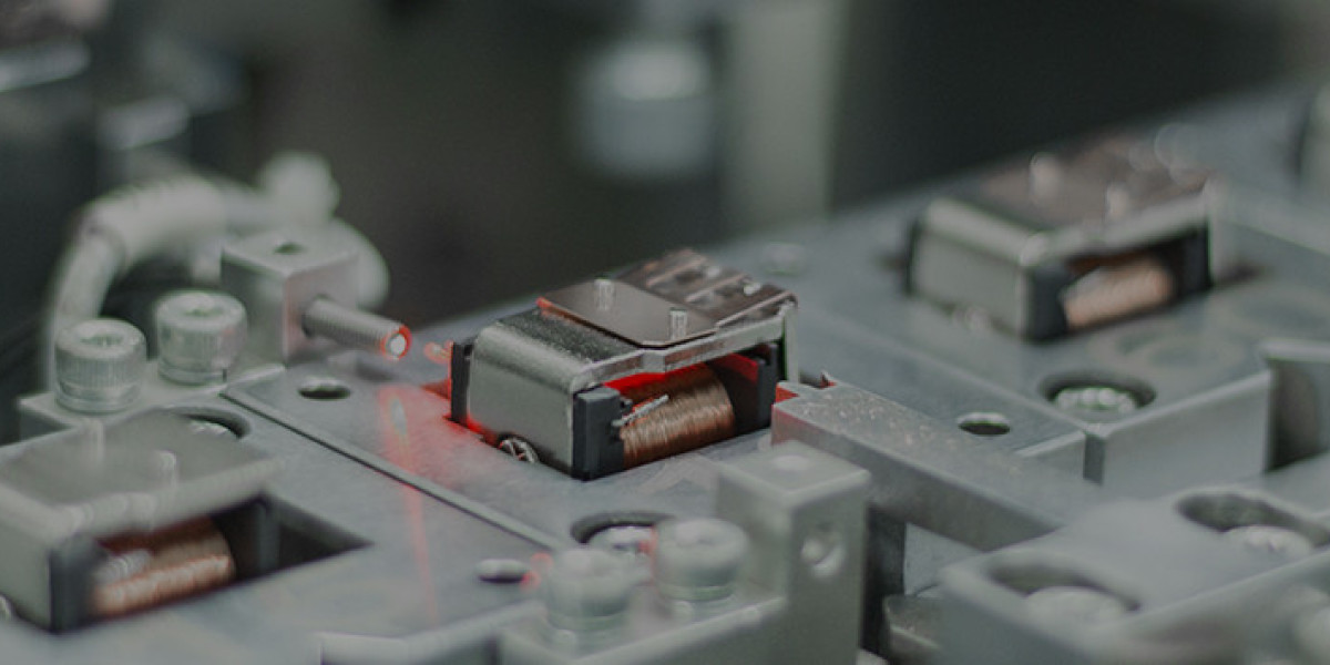 The Critical Role of High-Quality Relays in Solar Power Systems: A Guide for Buyers