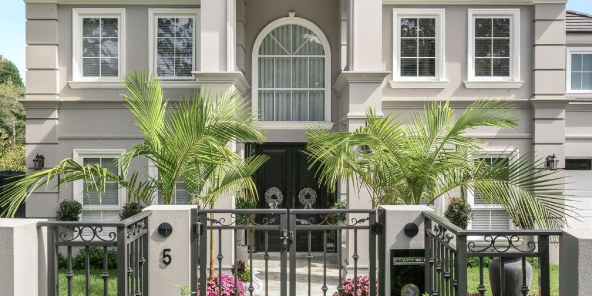 Modern Classic Homes Enhanced with Decorative Mouldings