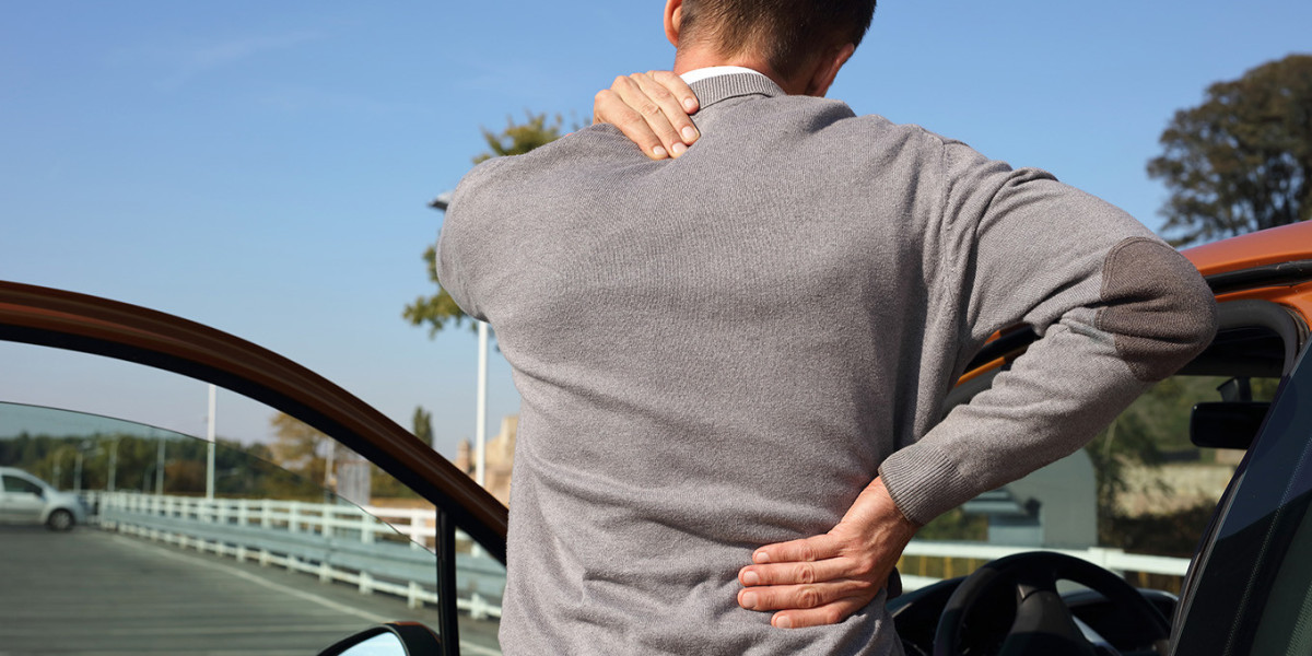 Lower Back Pain from Car Crash in Corsicana, TX - When to See a Pain Doctor